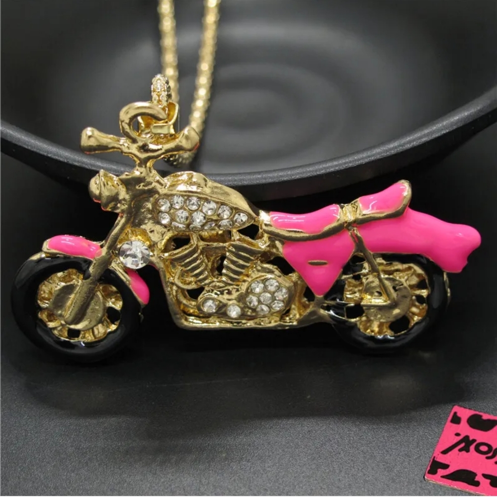 NWT BETSEY JOHNSON MOTORCYCLE NECKLACE